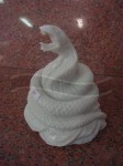 [Obrázek: Orientální mramorová socha kobra